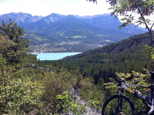#2 Vue sur les Muandes : à droite le Pic Morgon, face au Mont Guillaume Vue sur les Muandes : à droite le Pic Morgon, face au Mont Guillaume