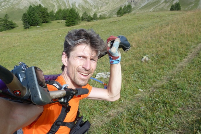 Court portage : une bonne rando a toujours son petit portage. Je suis rassuré, c'est donc bien une bonne rando ;-)