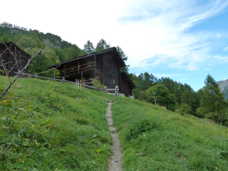 Les Haudères : Slalom entre les mazots