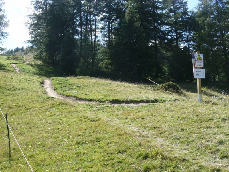 #5 Attention VTT : piste de DHeux, de Puy St Vincent, 50m nous sépare d Attention VTT : piste de DHeux, de Puy St Vincent, 50m nous sépare d'un autre monde