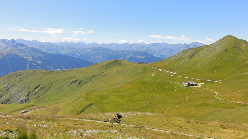 refuge : sentier au dessus du refuge