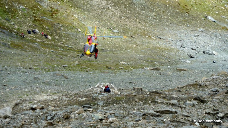 #12 Col du Rocher Blanc : Héliportage en cours Col du Rocher Blanc : Héliportage en cours