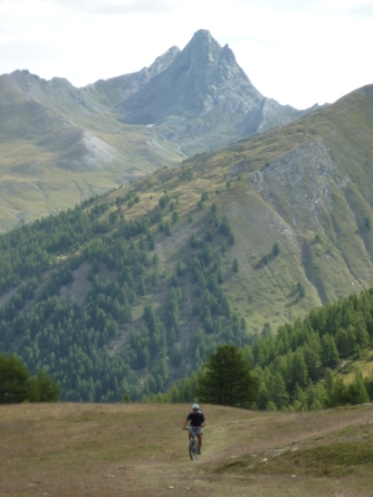 Montée à la colette : Le Bric Bouchet au fond