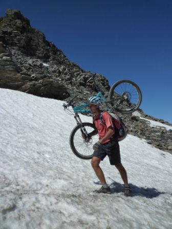 Arrivée au col de Valante : cicloalpinismo