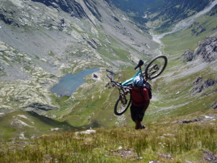 Arrivée à la pointe Joanne : lac de Valante en dessous