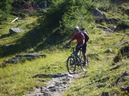 Descente du col Vieux : en dessous des lacs