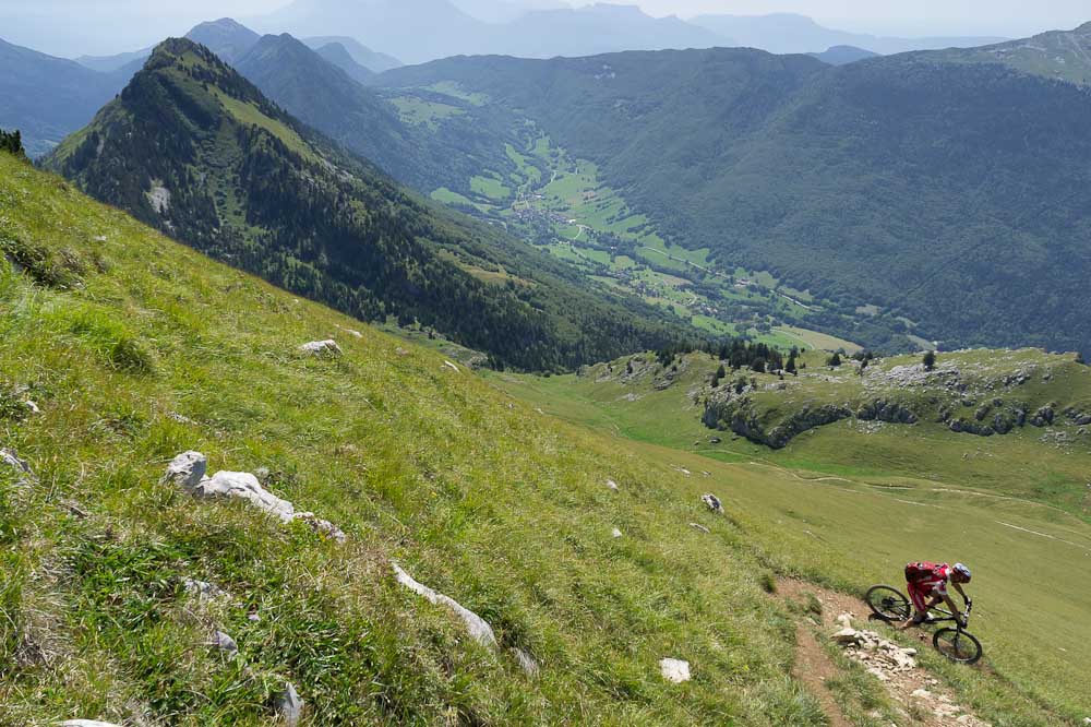#9 Tof dans la face W : Au fond Roche Badon et la Chartreuse Tof dans la face W : Au fond Roche Badon et la Chartreuse