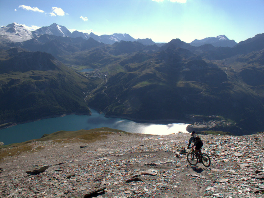 GS 2500 : Cyril pique un nose dans le Lac de Chevril