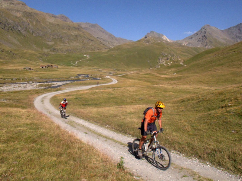 Plateau du Clou : au fond, le col du Rocher Blanc