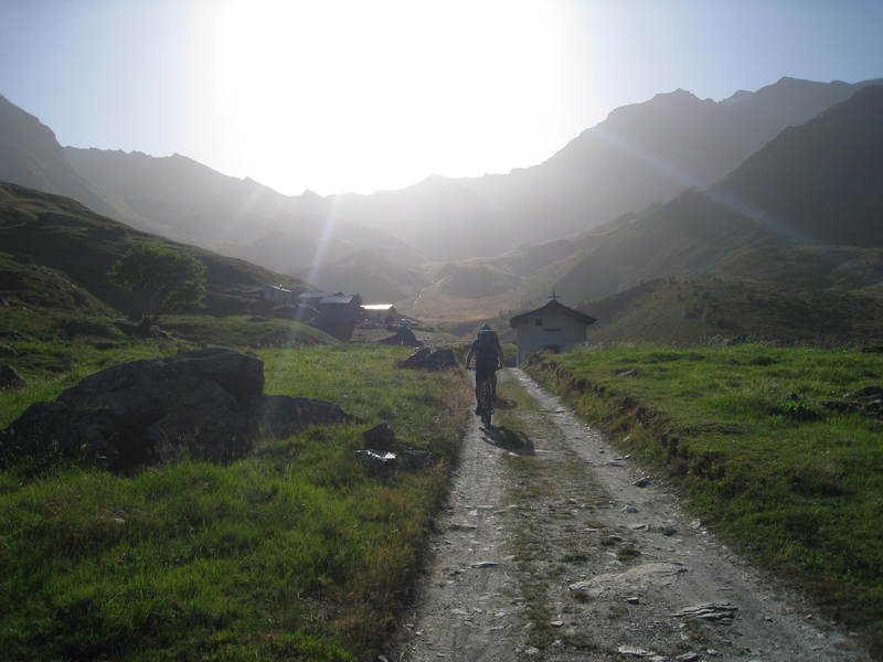 Direction le col du Mont : sous un soleil de plomb