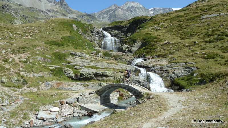 #24 Pont du torrent du Lac : En direction du Lago San Grato Pont du torrent du Lac : En direction du Lago San Grato