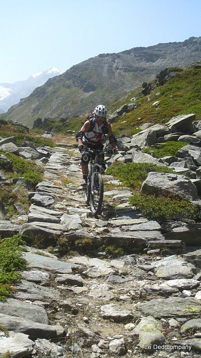 #5 petite piste militaire : Le revêtement n petite piste militaire : Le revêtement n'est pas toujours de cette qualité...