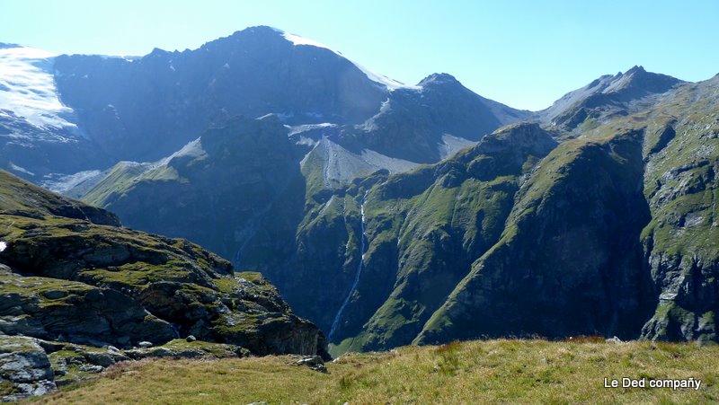 On vient d'en face... : De g à d: Pointe Plates des Chamois, col des Mines, col di Vaudet et Passo del Lago Nero