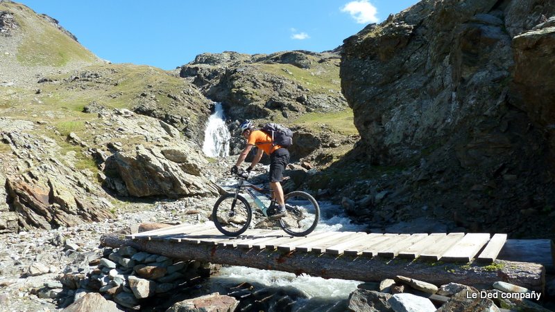 Pont sur le Torrent Giasson : Raymond au dessus du bouillon...