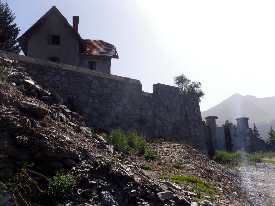 #4 Fort du Sapey : ...et demi-tour devant les remparts... Fort du Sapey : ...et demi-tour devant les remparts...