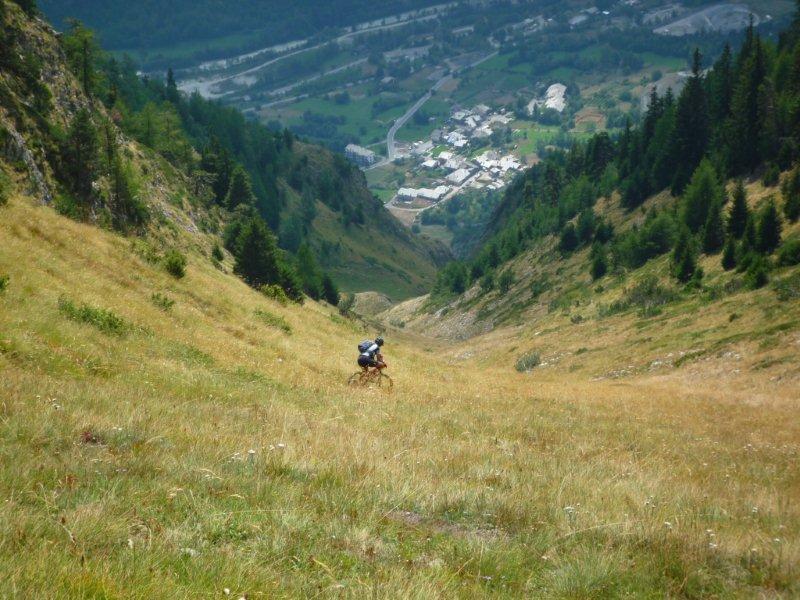 #13 Descente finale : Petit sentier, de la pente, des épingles trop techniques à mon gout! ;o) Descente finale : Petit sentier, de la pente, des épingles trop techniques à mon gout! ;o)