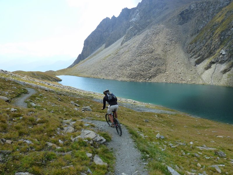 #25 Lac de Liconi : Passages faciles le long du lac Lac de Liconi : Passages faciles le long du lac