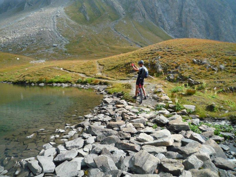 #2 L L'arrivée au lac : la photo quasi obligatoire, euh celle prise par Pïerre bien sûr! ;o)