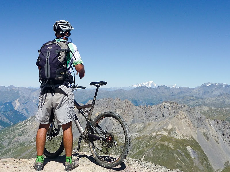 #11 Col de la Clapière : Stop pour le vélo et vue sur le Mt Blanc Col de la Clapière : Stop pour le vélo et vue sur le Mt Blanc