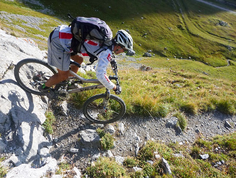 Camp des Rochilles : Belle marche au-dessus du Camp des Rochilles