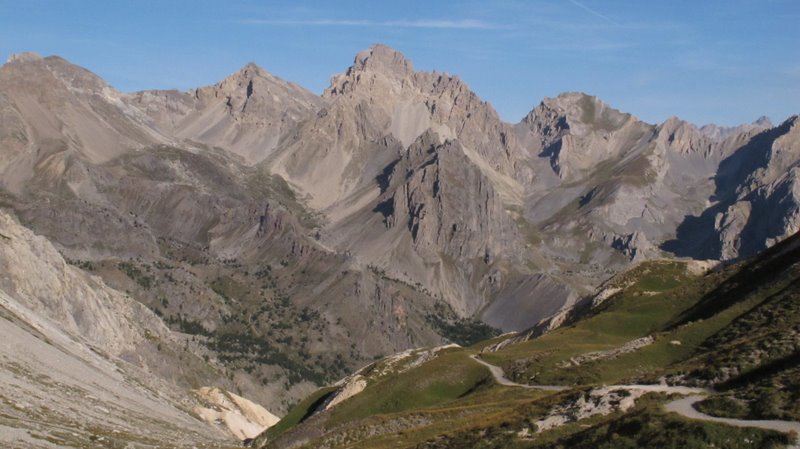 Passo de la Gardetta : un dernier coup d'oeil sur la descente de la veille (colle de la Scaletta)