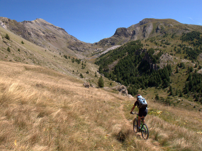 l'Aussé Blanche : un balisage VTT nous mène jusqu'à la cabane côtée 2091 sur ign