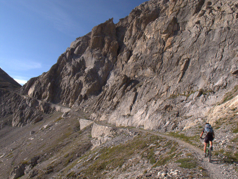 #19 Passo di Rocca Brancia : une montée efficace sur une piste accrochée à la montagne Passo di Rocca Brancia : une montée efficace sur une piste accrochée à la montagne