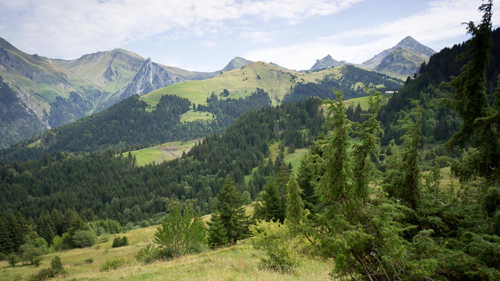 #2 Vers la Coupalle : Sud des Aravis et Orsière au premier paln Vers la Coupalle : Sud des Aravis et Orsière au premier paln