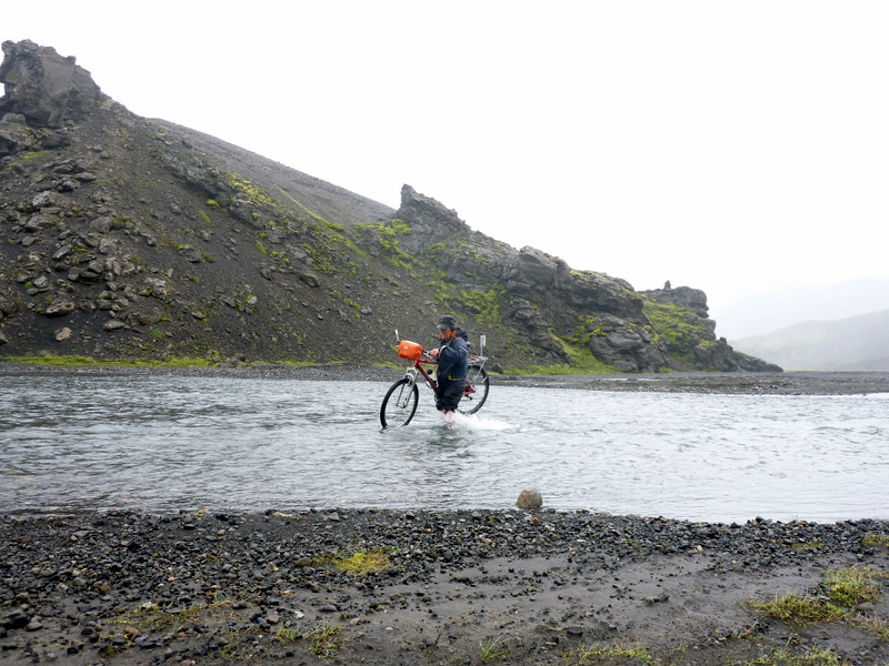 Islande : Un gué sous la pluie.