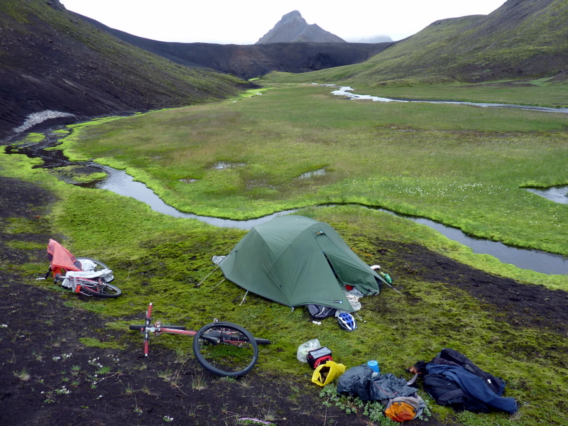 Islande : Camping quelque part entre Landmannalaugar et la faille d'Eldgja.
