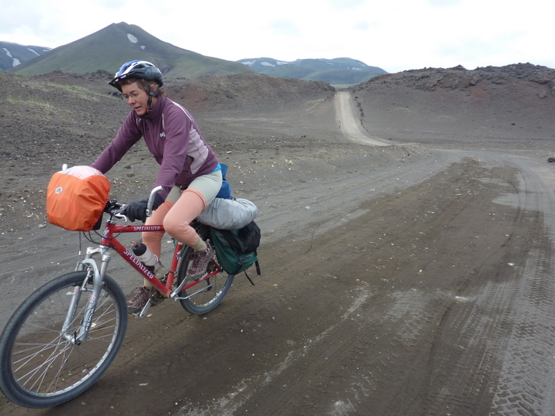 #16 Islande : Au pied du volcan Hekla, sur la piste menant a Landmannalaugar. Islande : Au pied du volcan Hekla, sur la piste menant a Landmannalaugar.