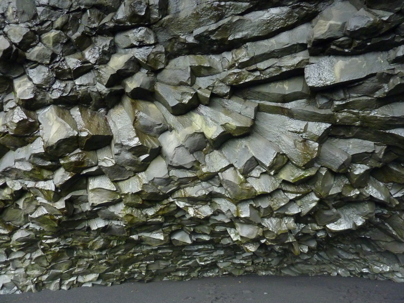 #25 Islande : Plafond en orgues basaltiques d Islande : Plafond en orgues basaltiques d'une grotte au bord de la mer vers Vik
