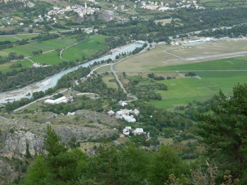 #3 Les Pasques - Chanteloube : arrière plan : aérodrome et St Crépin Les Pasques - Chanteloube : arrière plan : aérodrome et St Crépin