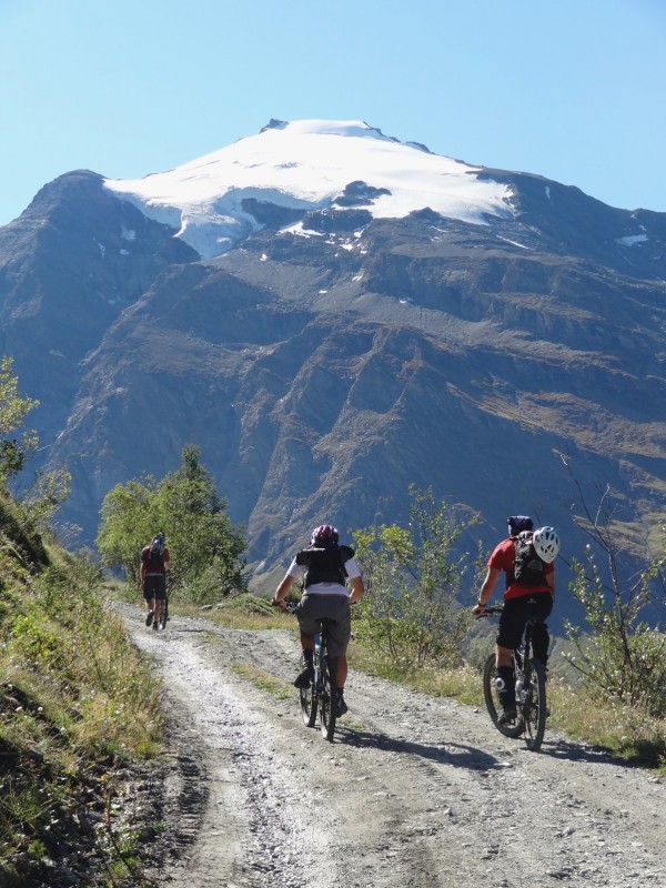 La bonne piste qui va bien : même moi je reste sur le vélo c'est pour dire !