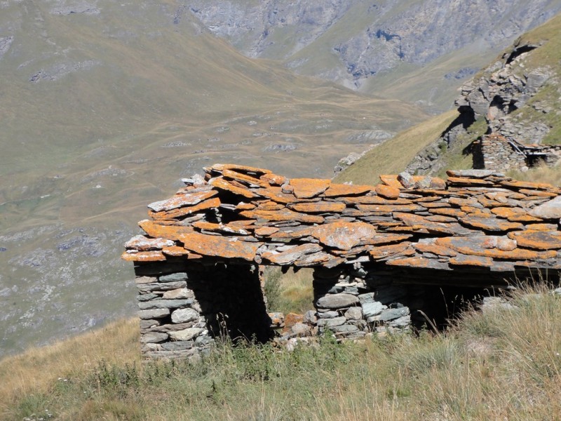 habitat local : pas mal de pierres dans la région ;-)