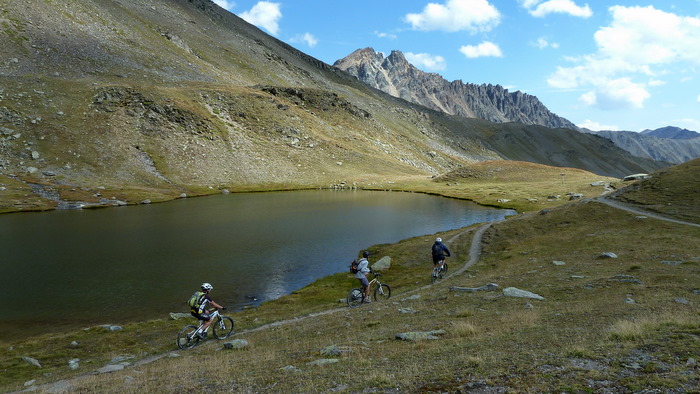 #13 Lac de la Ponsonnière : Très mignon avec une vue terrible sur le massif des Agneaux Lac de la Ponsonnière : Très mignon avec une vue terrible sur le massif des Agneaux