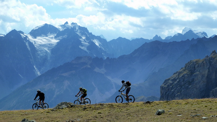 #14 Descente finale : Magnifique crête avec une vue terrible! Le chemin du Roy un peu plus bas finira de nous convaincre de ce beau topo! Descente finale : Magnifique crête avec une vue terrible! Le chemin du Roy un peu plus bas finira de nous convaincre de ce beau topo!
