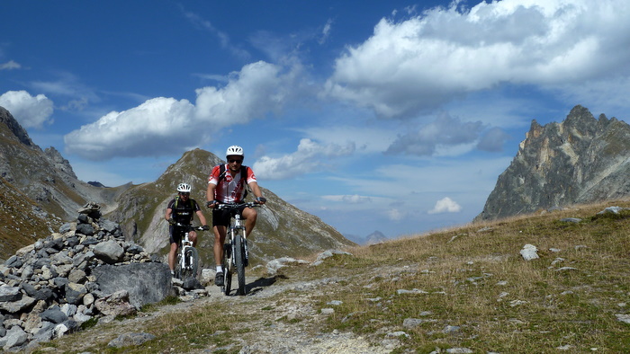 #10 Col des Cerces : Jolie descente à venir sur le lac des Cerces. Trop courte mais très belle Col des Cerces : Jolie descente à venir sur le lac des Cerces. Trop courte mais très belle