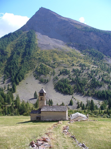 Maljasset : Sa chapelle, dernière prière avant la remontée