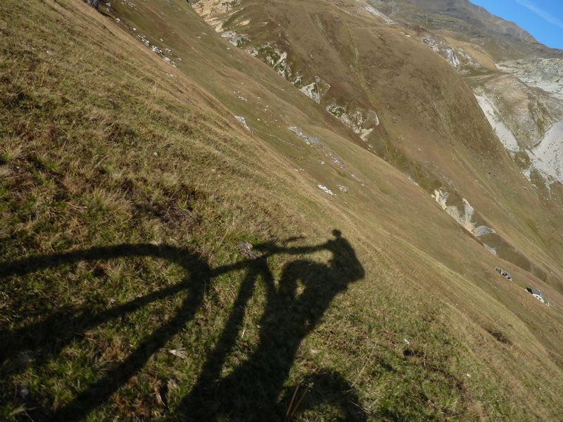 #4 ombre : En selle pour le premier col ombre : En selle pour le premier col