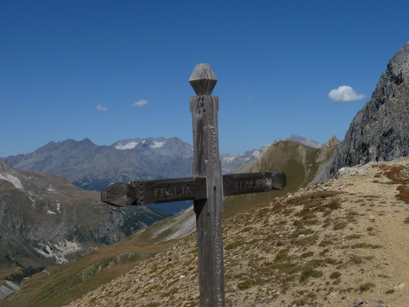 #14 Col de la Roue : Retour en France. Au fond, les glaciers faméliques de Polset Col de la Roue : Retour en France. Au fond, les glaciers faméliques de Polset