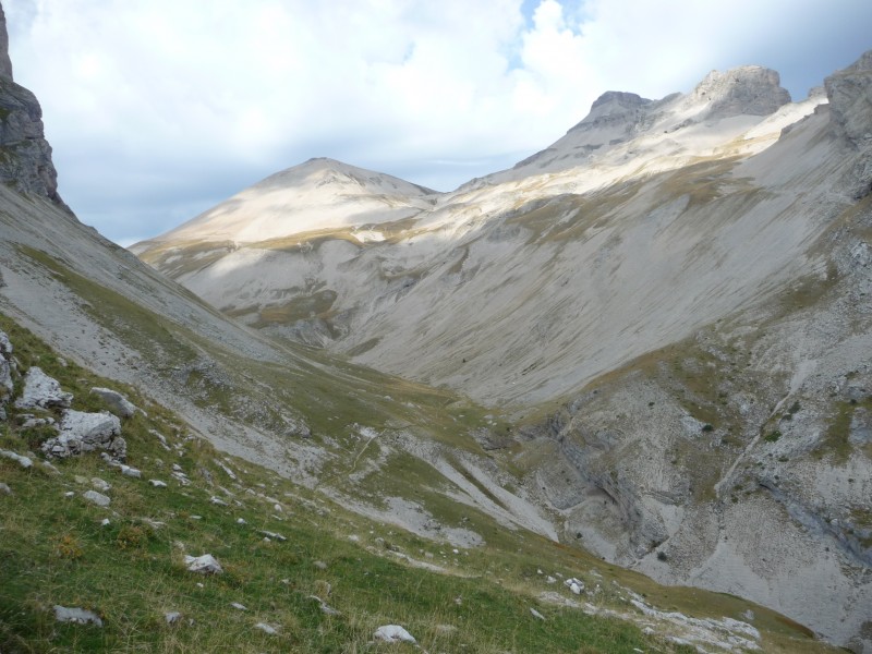 #3 Vallon : on distingue le sentier qui redescend après le col Vallon : on distingue le sentier qui redescend après le col