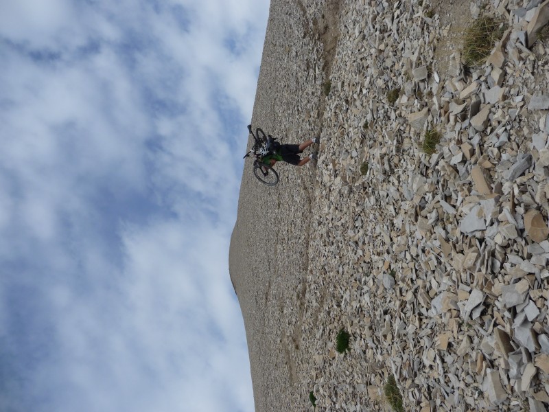 #4 Portage : Montée à la tête dré dans le pierrier. il y a un semblant de sentier au départ après le col. Portage : Montée à la tête dré dans le pierrier. il y a un semblant de sentier au départ après le col.