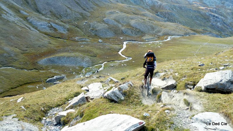 Descente sur le Val di Bellino : Gilles plonge sur le Varaita di Rui