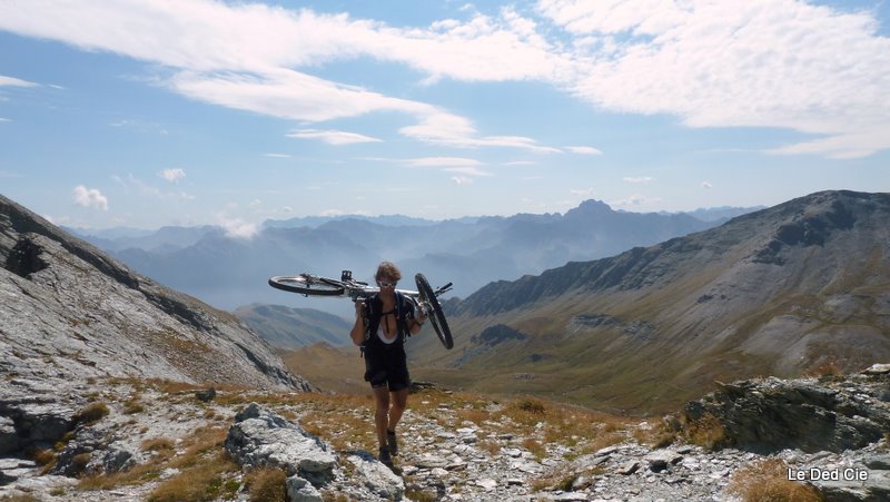 #14 Colle delle Sagne : Yann en fini du second portage Colle delle Sagne : Yann en fini du second portage