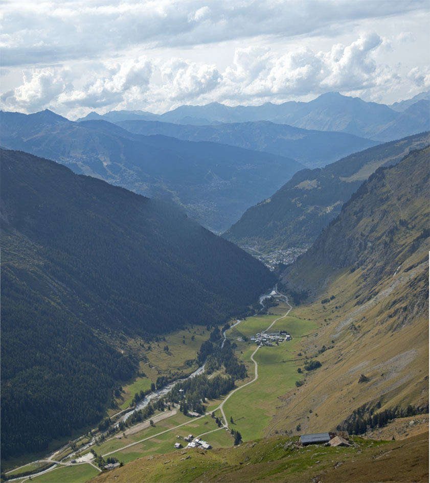 passage de la frête : Descente avec vue sur les hameaux de Champagny le haut