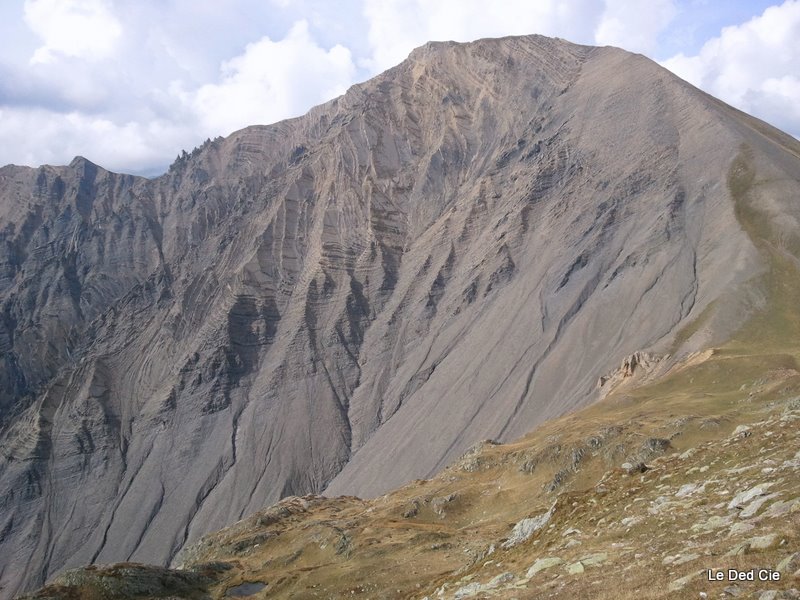 Les Aiguillettes : beau massif schisteux