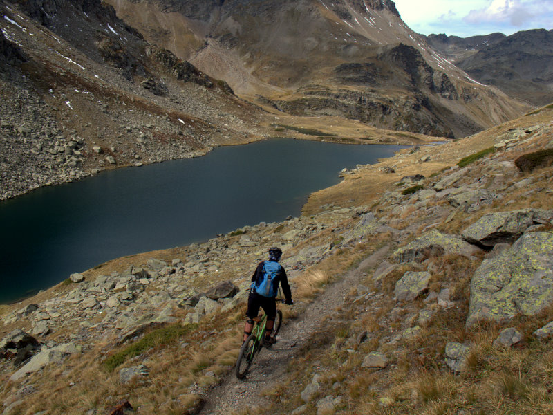 #9 Col des Bataillères : jolie traversée au-dessus du lac Col des Bataillères : jolie traversée au-dessus du lac