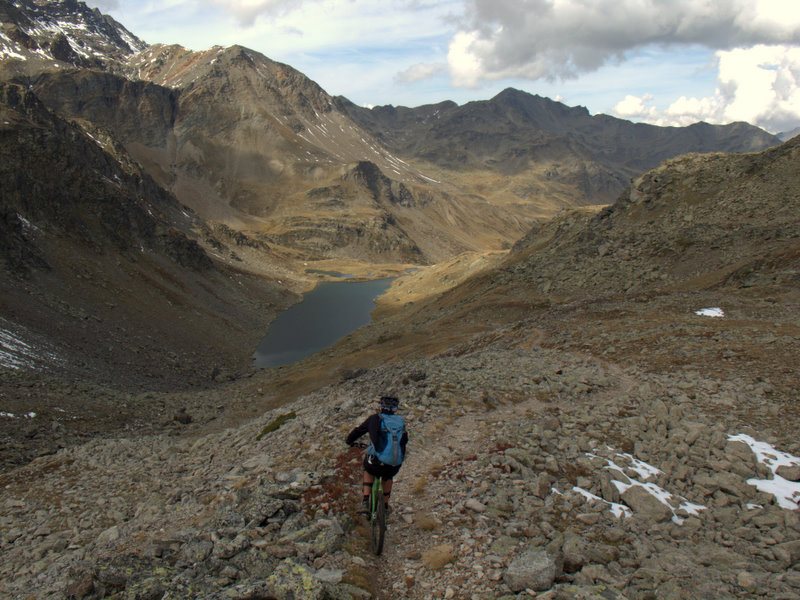 #6 Col des Bataillères : on plonge sur le lac des Bataillières Col des Bataillères : on plonge sur le lac des Bataillières