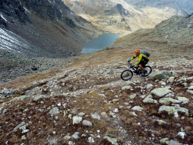 #7 Lac des Batailleres : début de la longue descente Lac des Batailleres : début de la longue descente